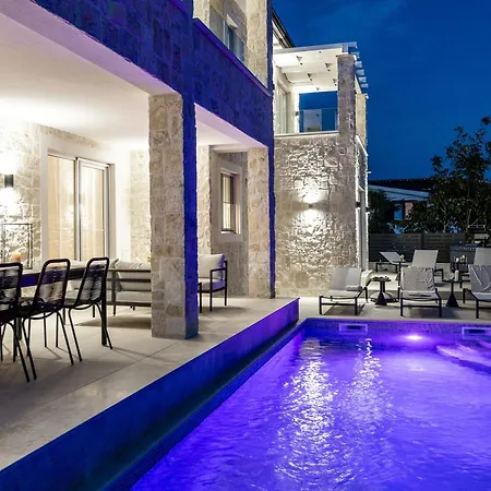 Bella Vista Mit Pool & Meerblick Holiday home Labinci