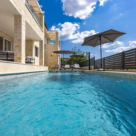 Bella Vista Mit Pool & Meerblick Holiday home