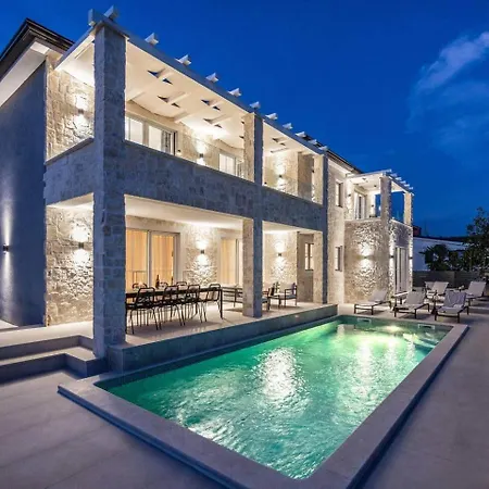 Bella Vista With Pool And Seaview Labinci