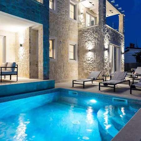 Bella Vista Mit Pool & Meerblick Labinci