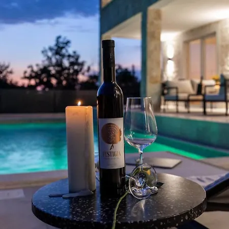 Bella Vista Mit Pool & Meerblick * Labinci